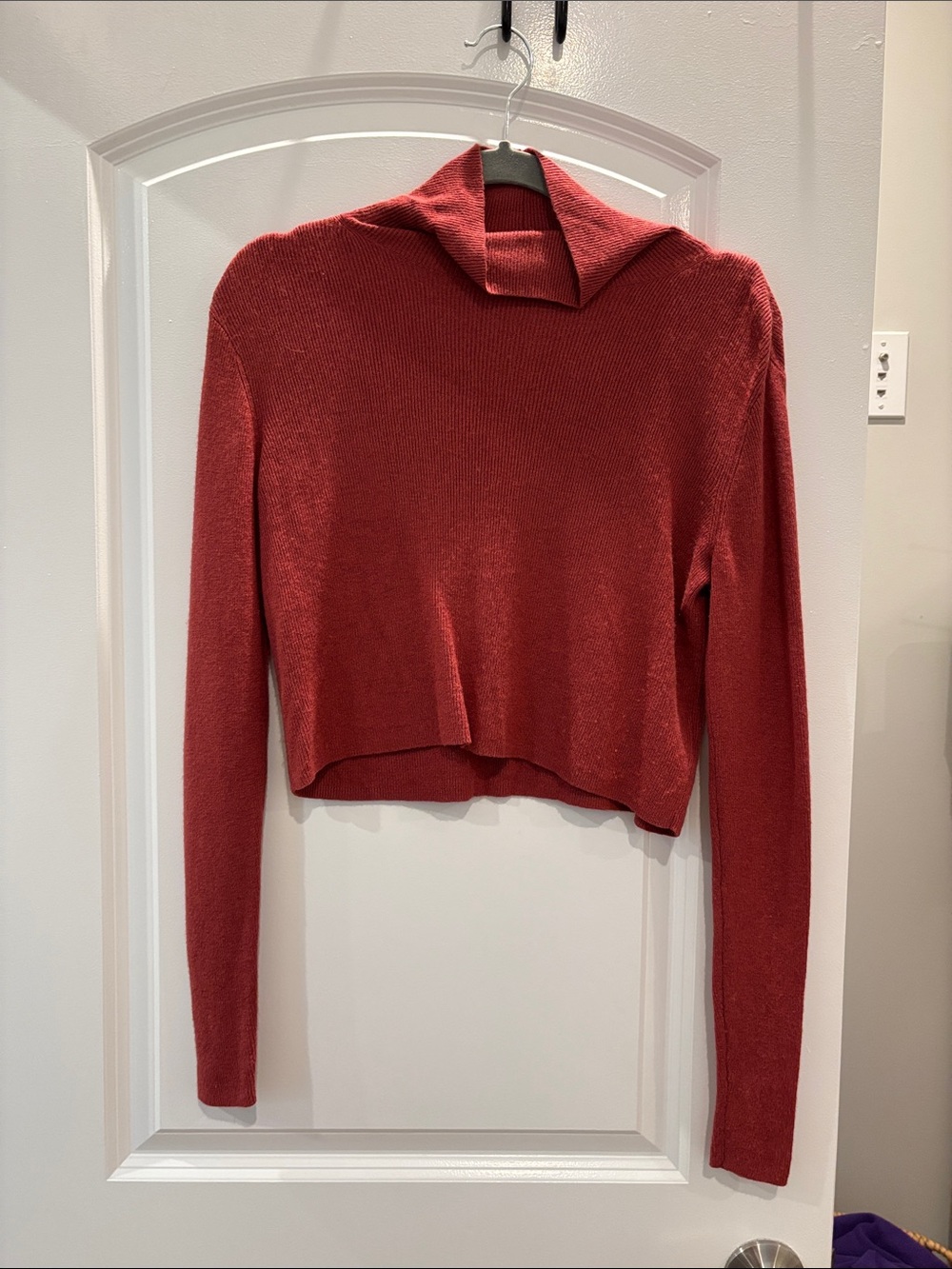 Kendall & Kylie Cropped Rust-Red Turtleneck Sweater